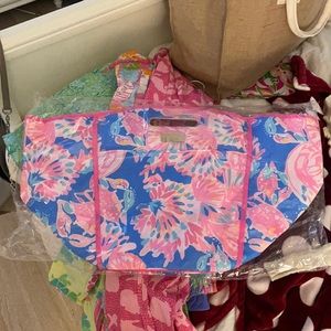 Illy Pulitzer tote/ cooler bag